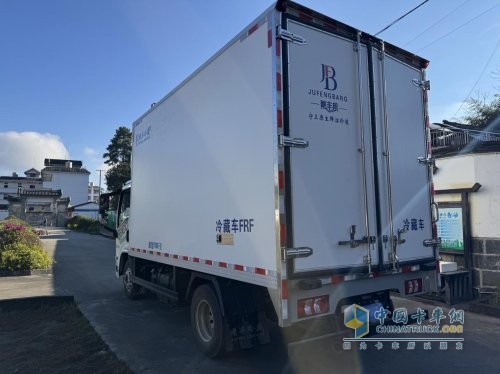 把新鲜托付给硬实力!陕汽德龍G300助卡友郭师傅赢得长久信赖