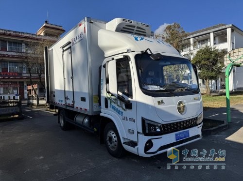 把新鲜托付给硬实力!陕汽德龍G300助卡友郭师傅赢得长久信赖