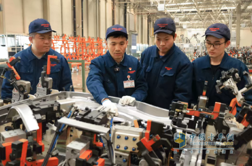 中国重汽：铆足干劲抢开局，聚力实干谱新篇