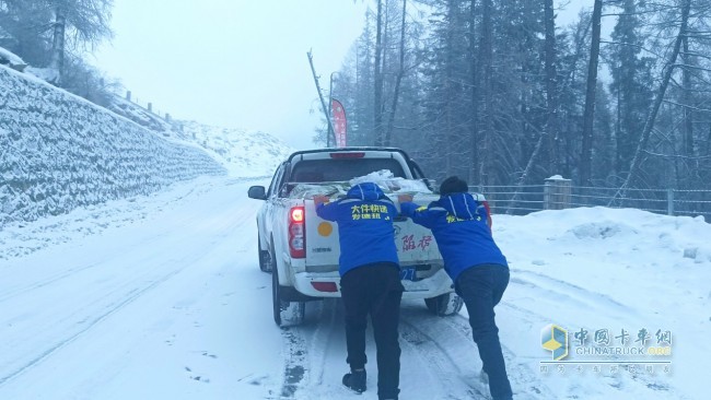 德邦快递的长期主义:从装卸台到雪山之巅的坚守力量