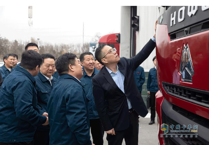 中国重汽集团领导调研复工复产工作并看望慰问一线员工