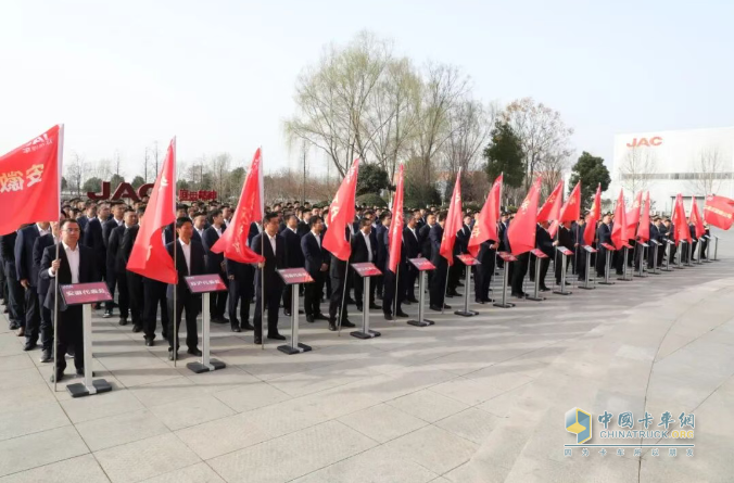 凝心聚力启新程，勇毅出征创辉煌！江淮商用车营销事业部举行2026年营销出征誓师大会