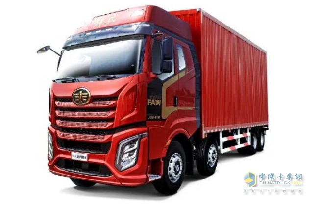 解放J6V 8×4载货车，更懂长途运营的重卡