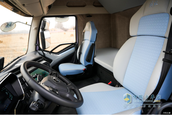 全方位价值跃升!深度解析解放J6 Pro 6SV3 LNG牵引车!