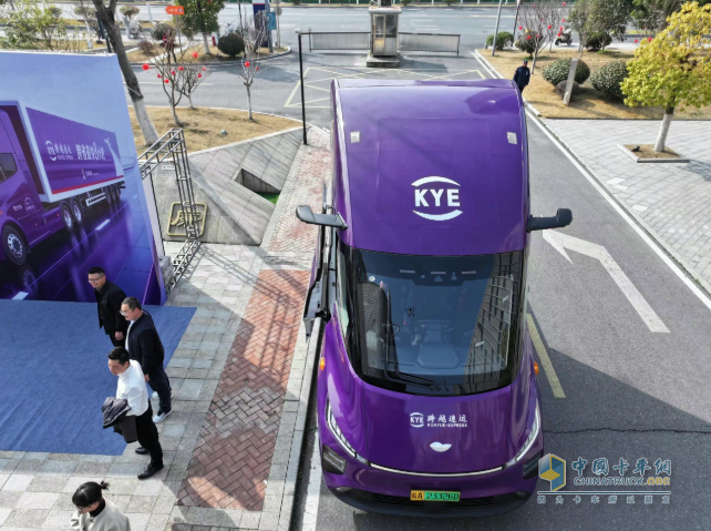 苇渡Windrose&跨越速运战略合作启动！670km长续航纯电重卡投入核心干线运营