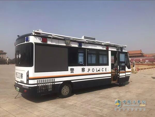 科技铸盾护盛会 平安前哨显担当—森源鸿马移动警务室全力护航两会安保