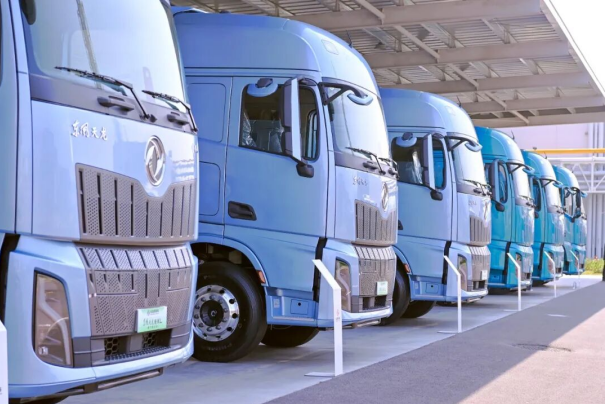 智造赋能！湖北省内主流媒体探访东风商用车D600智慧工厂