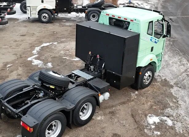 解放J6G Pro标载纯电电驱箱牵引车:纯电货运的快乐指南~