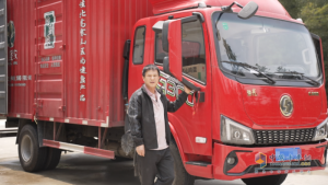 中年转型新篇章：邹师傅与陕汽德龍G300的故事