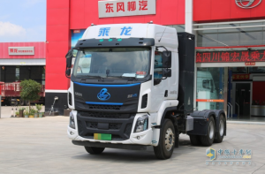东风柳汽乘龙H5牵引车：续航350公里，1小时充满