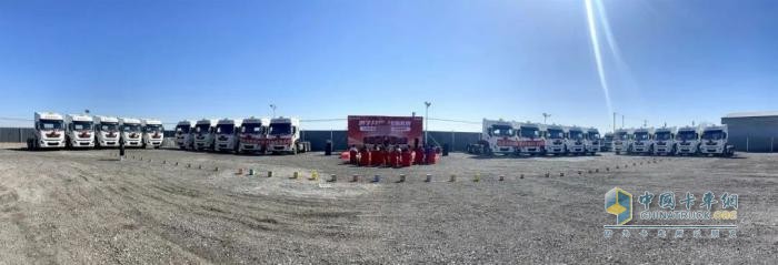 东风商用车：携手共赢 开创未来 20辆430马力危化牵引车在津交付