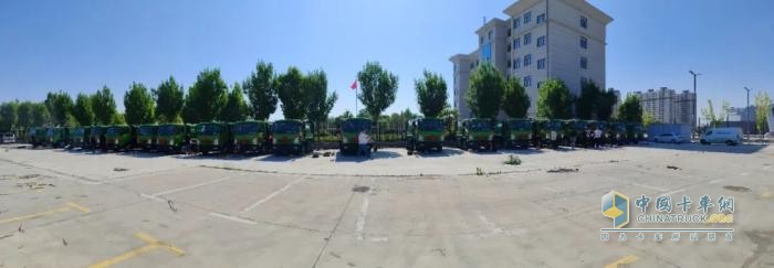 宇通新能源环卫车交付周口，助力打造城乡垃圾收运新标杆！