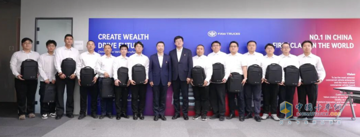 一汽解放王浩慰问驻海外一线员工