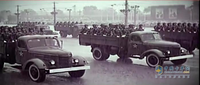 解放军车，在天安门广场成功受阅！