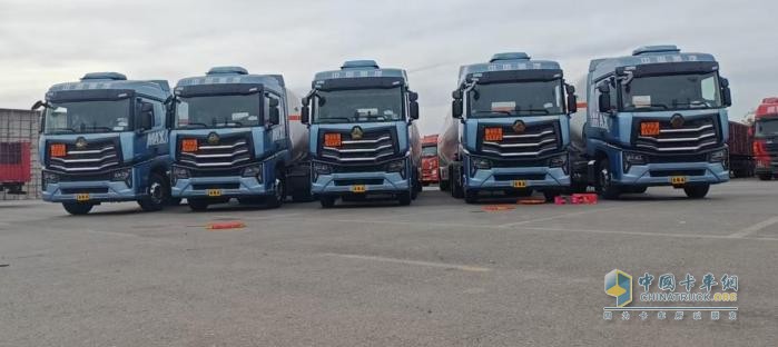 安全、高效、省心：重汽豪沃MAX成为危化品运输最佳CP