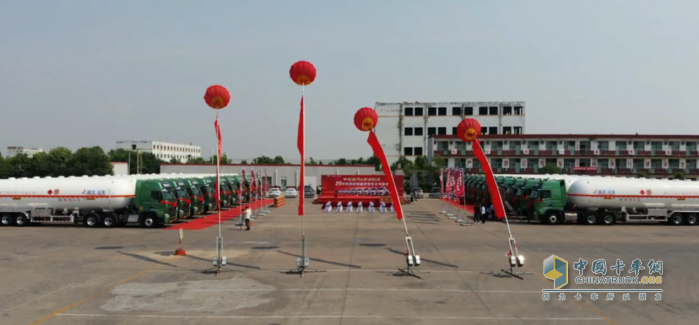 豪沃T7H危化品牵引车助力鲁清石化高质量发展再提速！