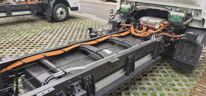 乘龙翼威2冷链纯电轻卡：冷链运输“鲜”锋 高效创富更省心