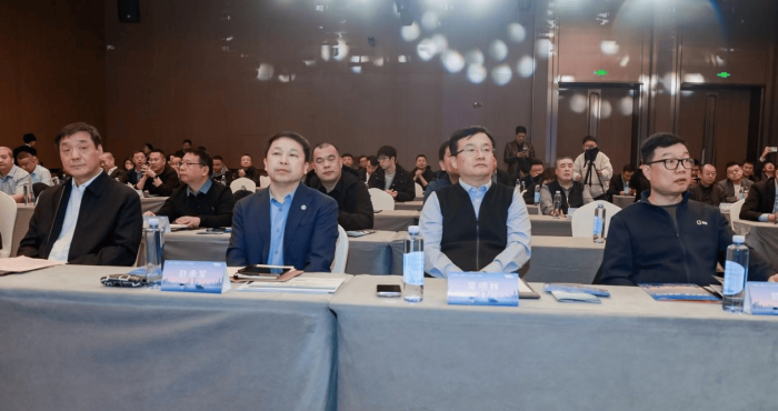 底置换电重卡生态再升级 犀重汽车与陕汽重卡、时代骐骥达成战略签约