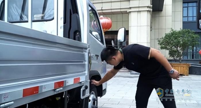 驾驭梦想未来，他与欧马可X pro开启货运传奇之旅