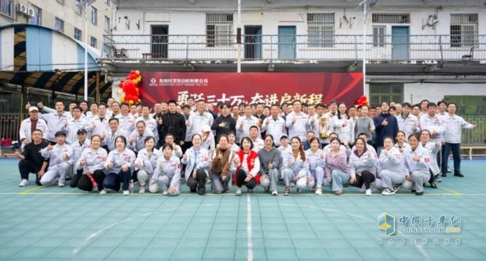 东风轻发第30万台发动机下线