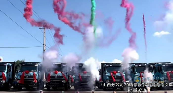 火爆交车 实力霸榜！豪沃重卡交付盛况闪耀今夏