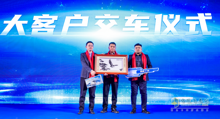 一汽解放鹰途TIR牵引车上市圆满举办