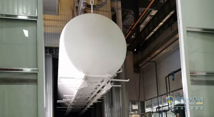 中集车辆粉罐家族实力登场，揭秘粉粒物料运输车的"高效可靠"之道！