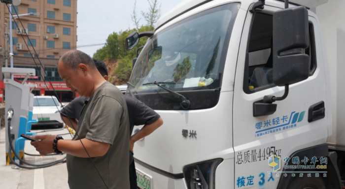 冰河冻气，极速领鲜：温向东与零米轻卡冰河冷藏车的突围路