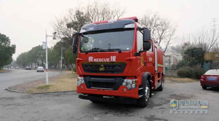 豪沃8t水罐消防车亮相中国重汽集团2026年专用车合作伙伴大会