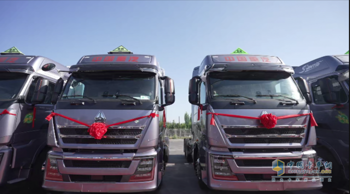 20辆豪沃TH7危化品燃气牵引车交付淄博大客户，为危化品运输保驾护航