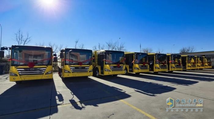 宇通纯电动高速扫路车批量交付天津，助力绿色养护升级！