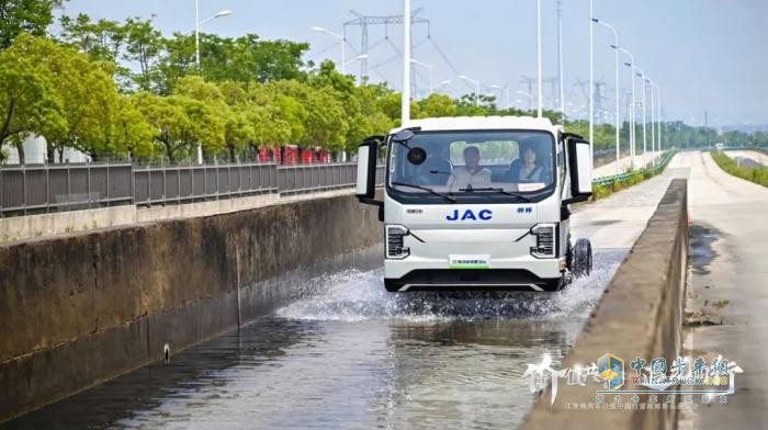 江淮新能源轻卡全场景解决方案发布，赋能绿色物流新生态