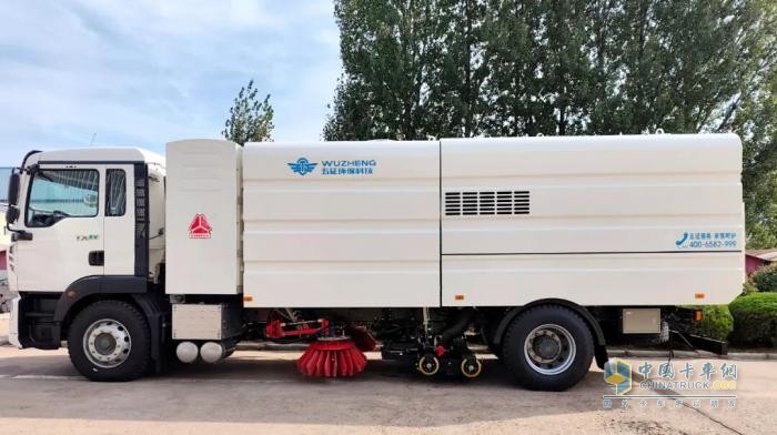 五征18吨纯电动洗扫车：超长续航 全能洁净，高效环卫新标准！