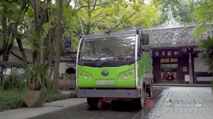 绿变成都，电动先锋 宇通新能源环卫车助力“蓉城”环卫高质量发展