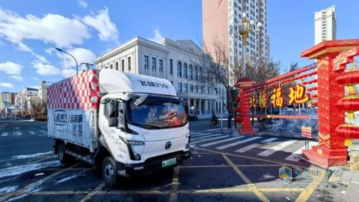 飞碟漫天飞一月行驶一万三千公里，挑战极寒、大漠、无人区
