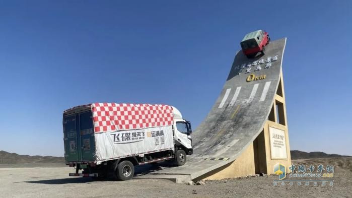 飞碟漫天飞一月行驶一万三千公里，挑战极寒、大漠、无人区