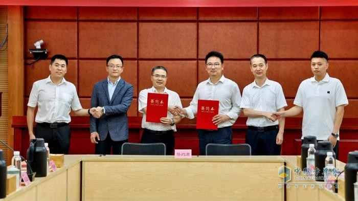 宁德时代与中国石化合作的首个重卡换电站