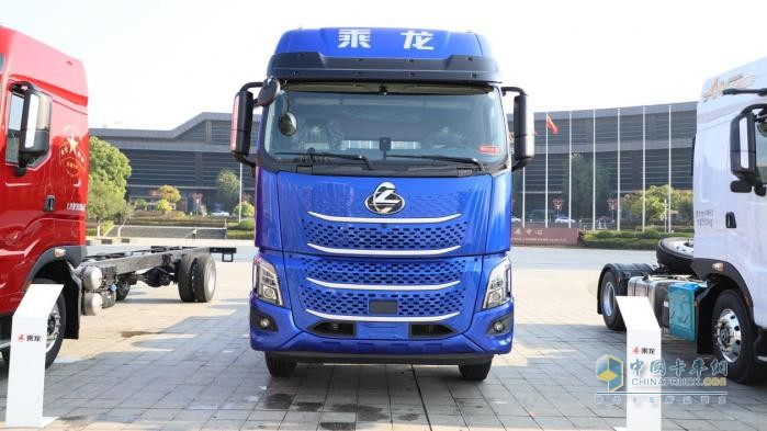 多拉快跑还舒适，乘龙H7 Pro 8X4绿通房车助卡友轻松创富