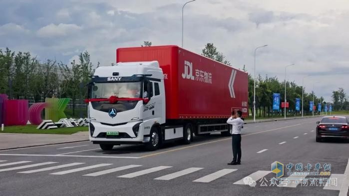 三一重卡、顺丰、京东长沙签约，共推快递干线绿色生态建设   