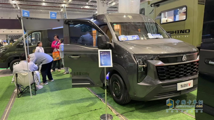 多品类强势出击！中国重汽轻型汽车首登上海国际房车展