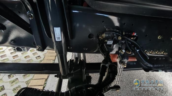 乘龙H7 Pro LNG牵引车：干线创富利器，全维优势护航每一程