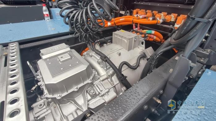 强动力低电耗！乘龙翼威5纯电牵引车实力赋能资源运输