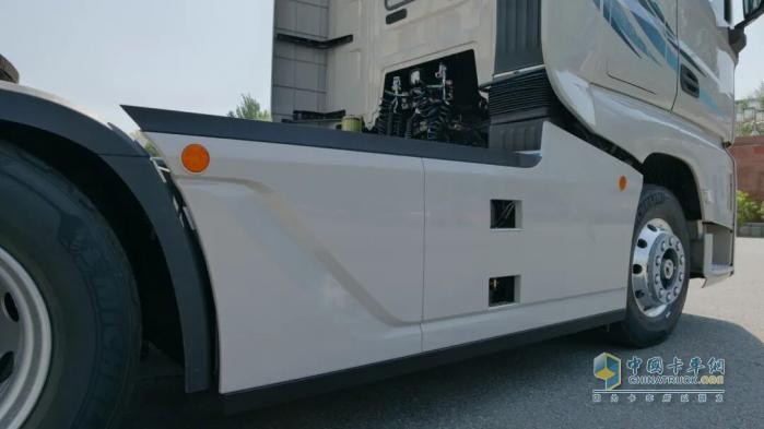 解放J7创领版牵引车：带你走进智慧物流新时代