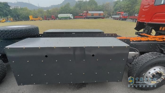 乘龙H78X4纯电自卸车