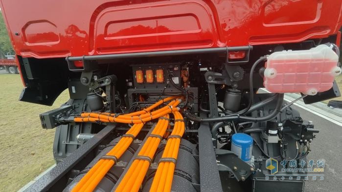 乘龙H78X4纯电自卸车