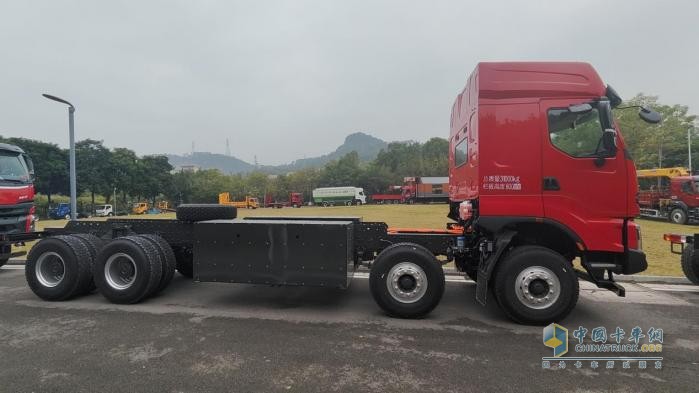 乘龙H78X4纯电自卸车