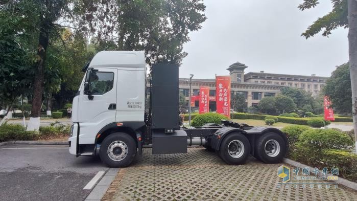 极致效能硬核承载，乘龙H7 Pro纯电牵引车解锁创富新航道