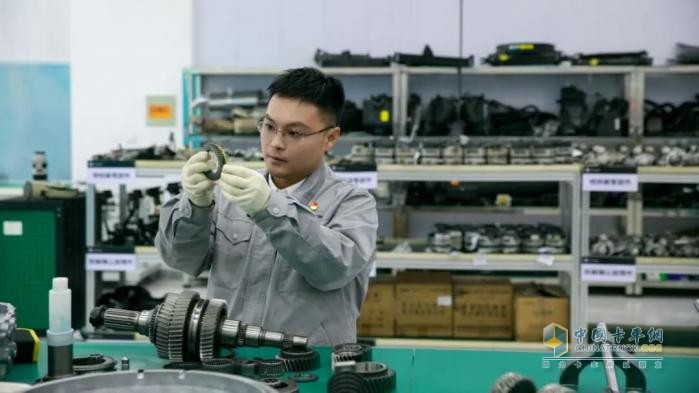 福田汽车：毫厘之间见证跨越 从一线劳模身上触摸中国汽车产业脉搏