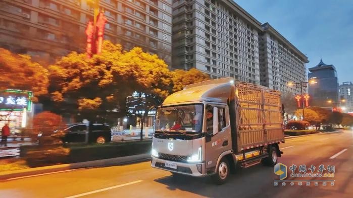 万里砺行：潍柴蓝擎X7 LNG轻卡穿越丝路，赋能高效物流