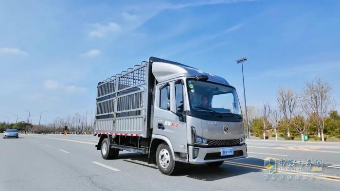 万里砺行：潍柴蓝擎X7 LNG轻卡穿越丝路，赋能高效物流